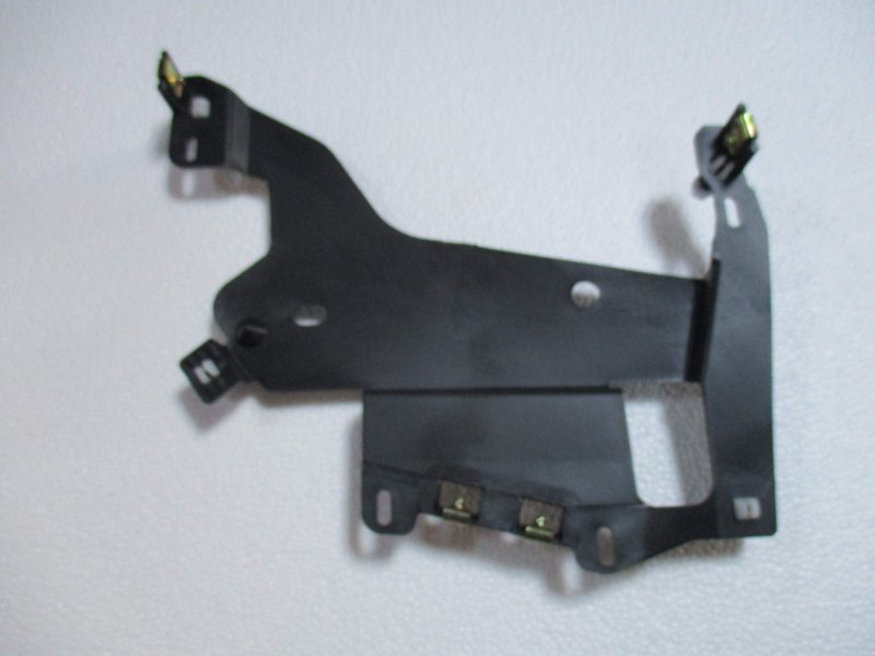 Vette Masters 1997-2004 Corvette Headlight Door Mounting Bracket Passengers Side