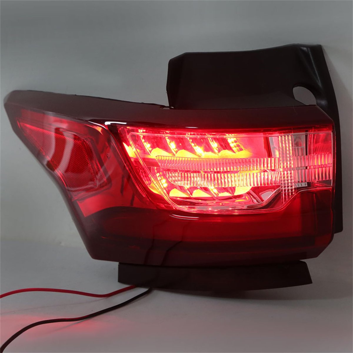 Driver Passenger Side Tail Light Assembly Red Replacement For Traverse 2018-2020 Left Right Lamps 84990362 84618032