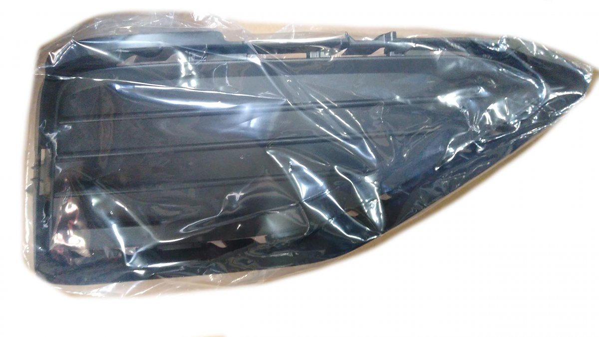 Oem Genuine Volkswagen Right Passenger Side Fog Lamp Hole Grille 17a-853-666-9b9 17a8536669b9