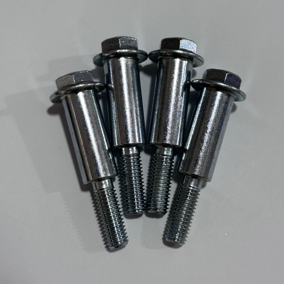 4pcs Front Rear Wheel Bolt M110801 For John Deere 12pb 14pb 12pc 12sb 14pz 14sb 14sc 14se 14sz 14sx 14pt 14st Ja65 Je75 Jx75