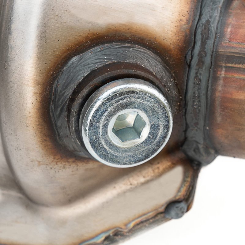 Universal High Flow Catalytic Converter 2 25 In Inlet Outlet Front Cat Convertor Direct Fit With O2 Port And Heat Shield Epa