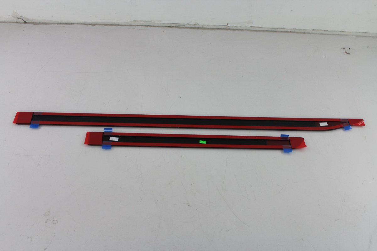 Nissan Genuine Accessories 999g2-uz1nah2 Cayenne Red Right Hand Body Side Molding Set