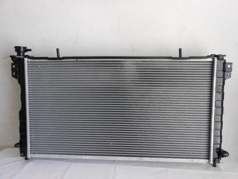 Suntonmoto 2311 Radiator For 2001-2004 Dodge Grand Caravan Chrysler Town Country