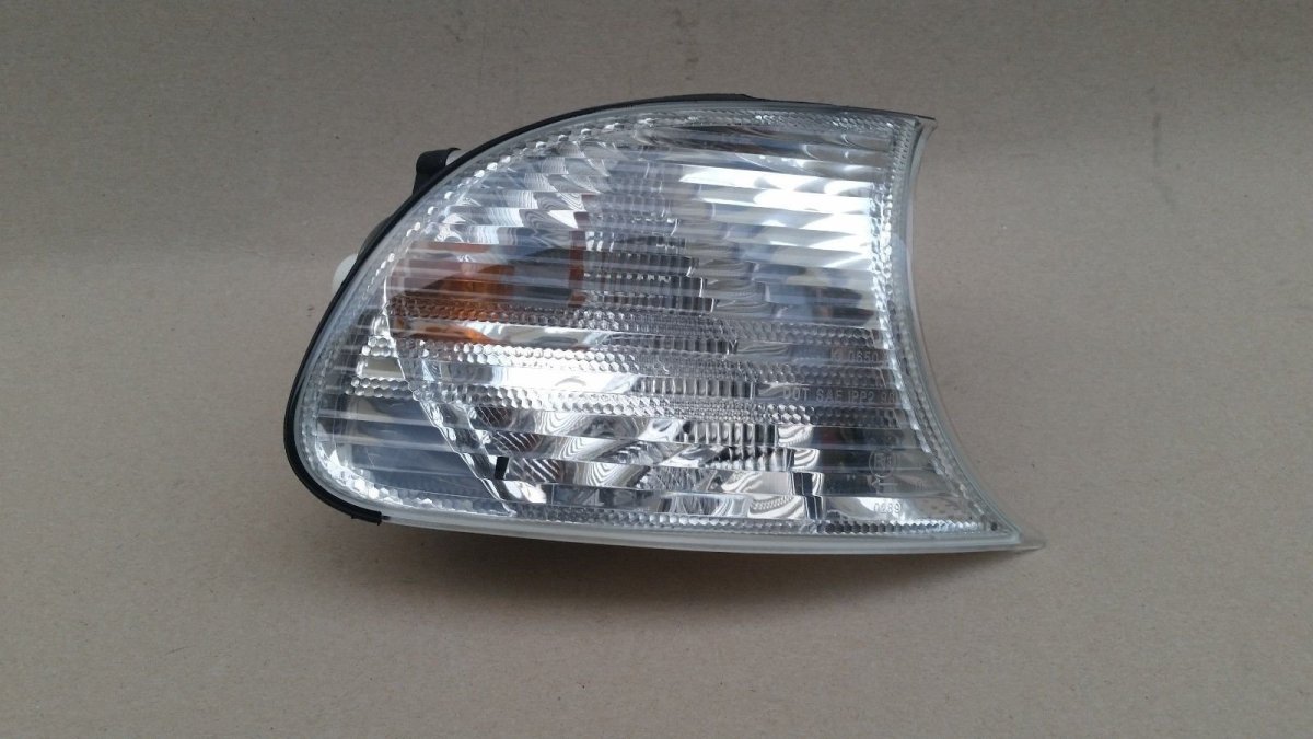 Front Right White Turn Indic 631031