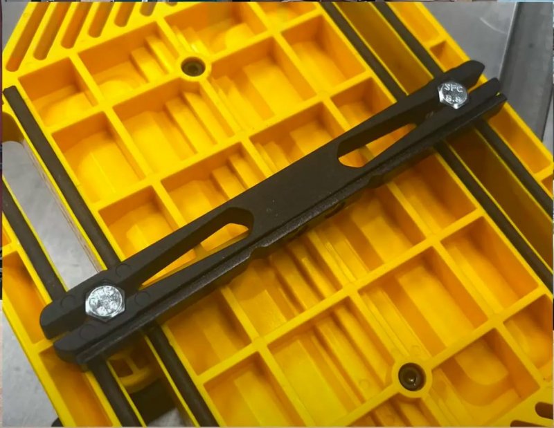 Magswitch Savr Featherboard Miter Slot For Use With Table Saw Or Bandsaw Adjustable Locks In Place Easy To And Safe