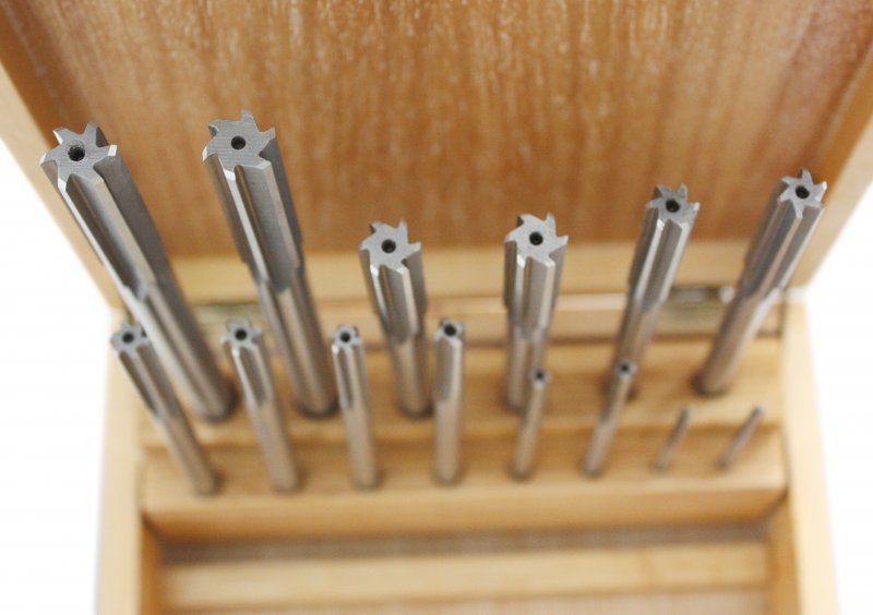 Accusize Indtrial Tools 14 Pc Over And Under Size H S S Chucking Reamer Set 0 12 Thru 0 5010 In Fitted Case 5500-sx00