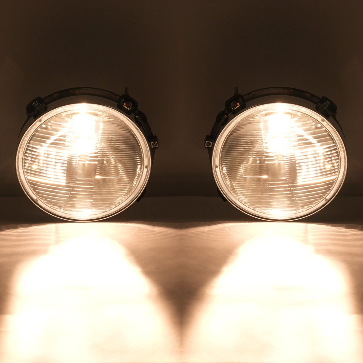 Halogen Headlight Pair With Bulbs For Mack Cv713 Truck Clear Lens Chrome Housing Front Driver And Passenger Side Mo-5646