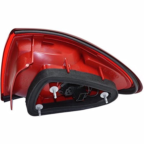 2003-2005 Chevrolet Cavalier Driver Side Replacement Taillight Rear Lamp Gm2800160