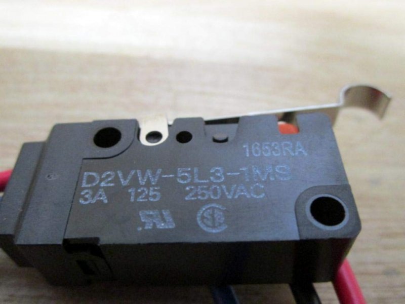 Omron D2vw-5l3-1ms Micro Switch Roller Lever 3 A 125 250 Vac T106413